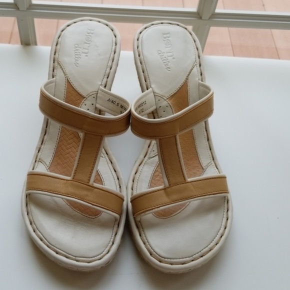 Born Drilles Tan Leather Wedge Sandals 9 - Picture 2 of 7